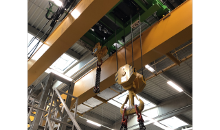 A new travel carriage with an ASF 7 as main and an SHF 6 as auxiliary hoist was installed on the existing double girder overhead travelling crane.